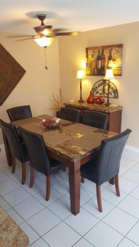 The Private Retreat - Three Bedroom Home - image 17