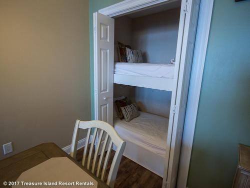 Treasure Island 0706 - image 25