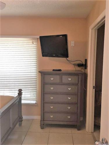 The Private Retreat - Three Bedroom Home - image 30