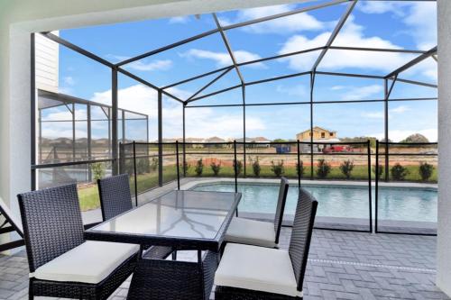 New 5 BD 4 BA Home with Private Pool at Solterra Resort - image 2