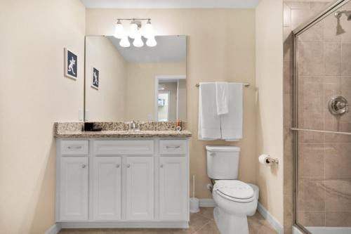 New 5 BD 4 BA Home with Private Pool at Solterra Resort - image 5