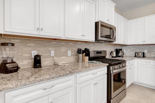 New 5 BD 4 BA Home with Private Pool at Solterra Resort - image 10