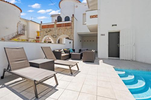 Villa with Private Pool image 5
