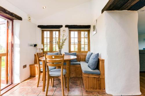 Exterior view, Dingles Cottage in Wadebridge