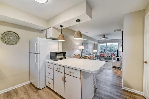 Brigantine Condo with Beach Access and Pool Views in 雙桅船市 (NJ)