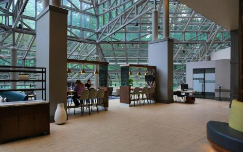 458131821 Crowne Plaza Atlanta Perimeter at Ravinia by IHG