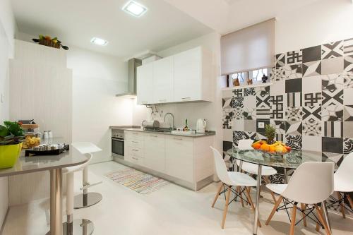 Ginjinha House - 4 Rooms - Bairro Alto - with AC by Lisbeyond 2