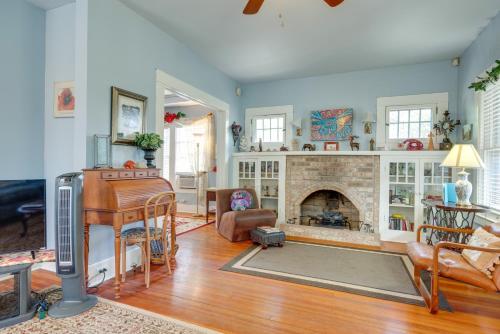 Charming Canyon Lake Cottage with Pool and BBQ Pit! - image 9