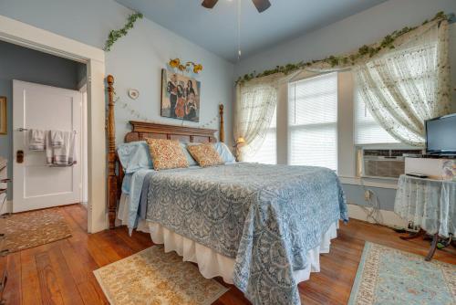 Charming Canyon Lake Cottage with Pool and BBQ Pit! - image 11
