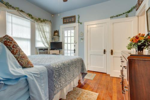 Charming Canyon Lake Cottage with Pool and BBQ Pit! - image 13
