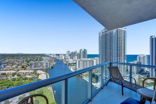 Sky-high Spacious Ocean View Condo 4 Bdrs 3 Bath - Hallandale Beach, FL