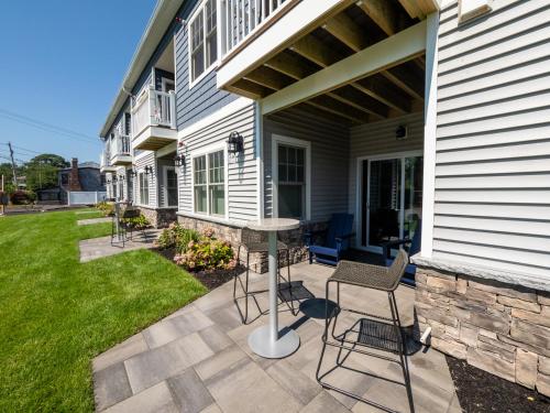 Long Beach Suites - image 5