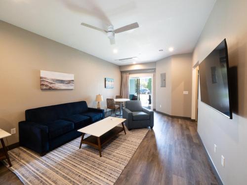 Long Beach Suites - image 8