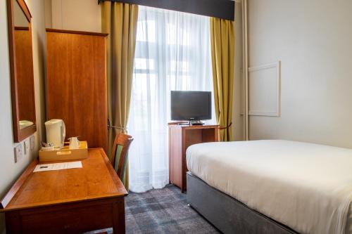 Arnos Manor Hotel - image 2