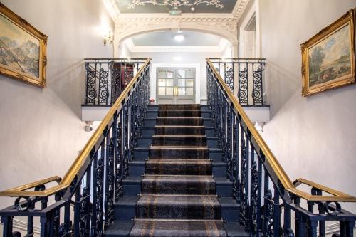Arnos Manor Hotel - image 9