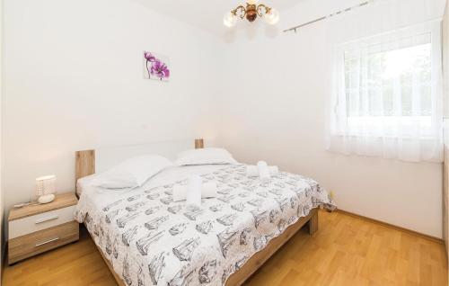 4 Bedroom Stunning Home In Primorski Dolac