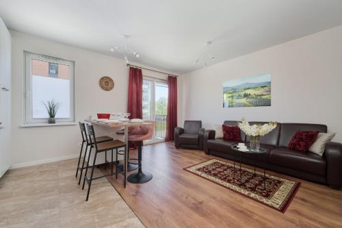Comfy Apartment with Parking & Balcony by Noclegi Renters, Breslau (Foto 8)