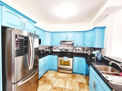 Kitchen, Big 3 bedrooms 2 stories townhouse Near Downtown in Halifax (NS)