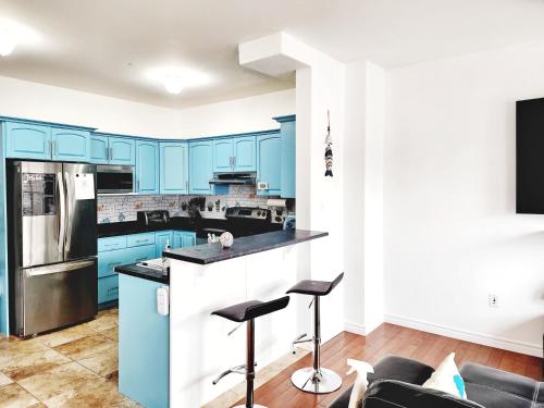 Kitchen, Big 3 bedrooms 2 stories townhouse Near Downtown in Halifax (NS)