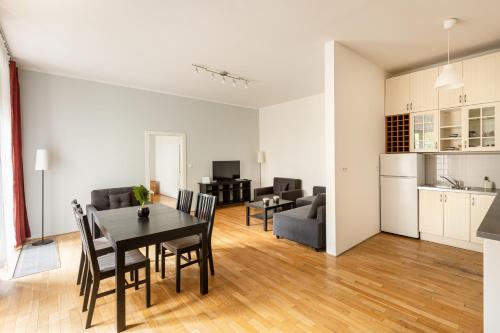 City Centre Garden Apartment with parking, Прага (фото 9)