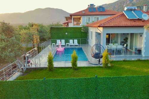 7 Kişilik Müstakil Havuzlu Villa