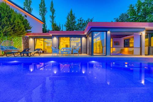 Villa Gloss kapalı ısıtmalı havuzlu tatil villası