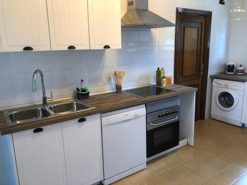 Villa Rana, con amplio jardín, barbacoa y piscina (Villa Rana, con amplio jardin, barbacoa y piscina) in Navalagamella