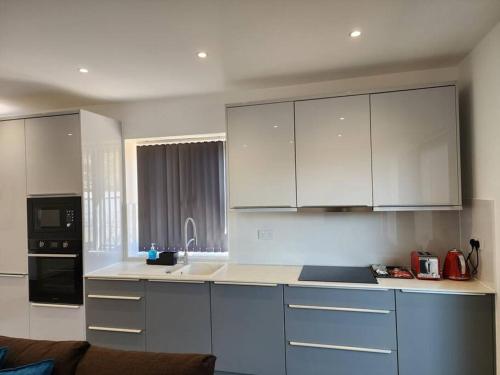 Paradigm Court, Luxury 2-Bedroom Apartment F3, Oxford 5