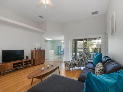 3 bedrooms pool home Calabay Parc Tower Lakes near Bonnet Lake