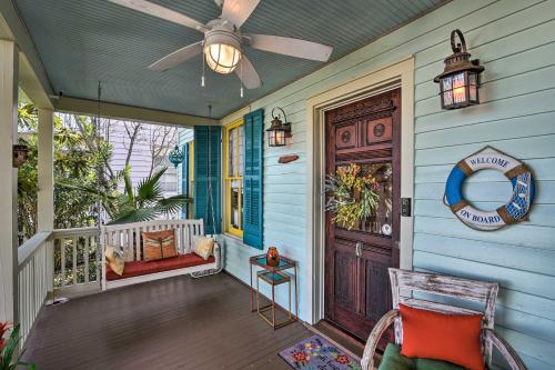 Coastal Galveston Cottage - 5 Blocks to Beach! in Galveston, USA