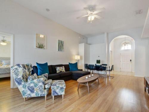 3 bedrooms pool home Calabay Parc Tower Lakes near Bonnet Lake