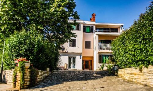  Apartments with a swimming pool Pula - 7356 in Pula