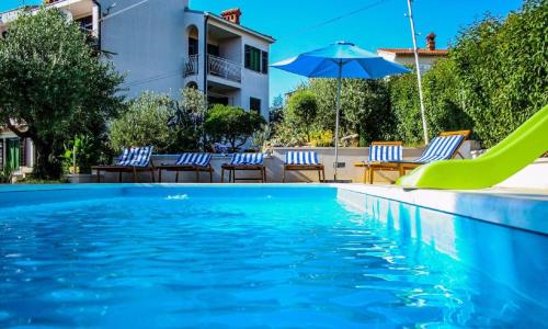  Apartments with a swimming pool Pula - 7356 in Pula