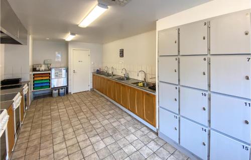 virtuve, Nice Home In Jälluntofta With Sauna (Nice Home In Jalluntofta With Sauna) in Unnarida