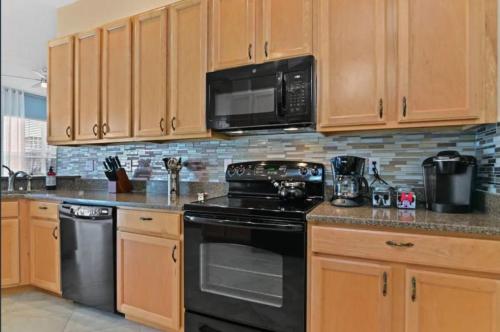 RL236BD Universal Kingdom 8 guests pool home in Davenport, USA