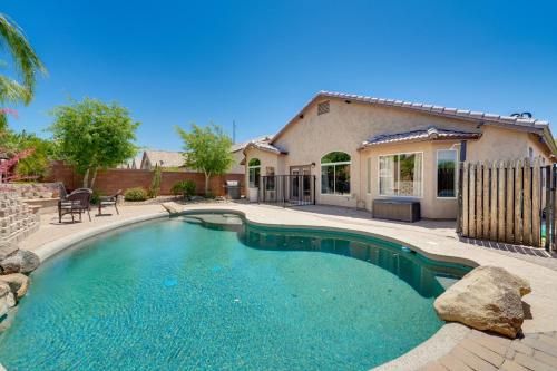 Near Golf and Hikes! Poolside Retreat in Phoenix in 沙漠景觀村