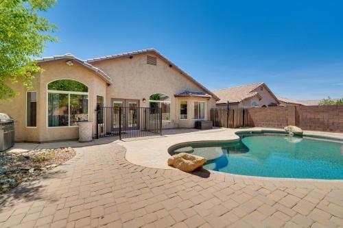 Near Golf and Hikes! Poolside Retreat in Phoenix in 沙漠景觀村