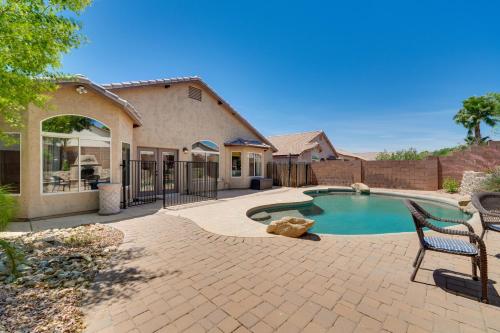 Near Golf and Hikes! Poolside Retreat in Phoenix in 沙漠景觀村