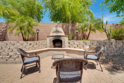 Near Golf and Hikes! Poolside Retreat in Phoenix in 沙漠景觀村