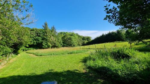 3-Bed Lodge - Sleeps 7 - Hot Tub - Pet Friendly, Skipton (foto 3)