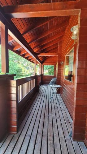 3-Bed Lodge - Sleeps 7 - Hot Tub - Pet Friendly, Skipton (foto 6)