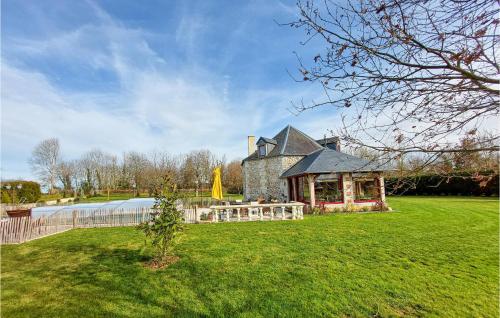 Beautiful Home In Morainville Jouvaux With Outdoor Swimming Pool, Wifi And 4 Bedrooms