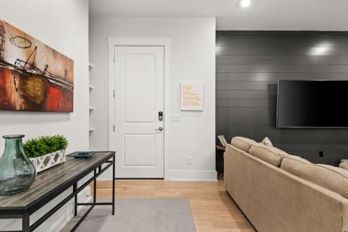 High End Getaway w balcony in Prime West End in Nashville, USA