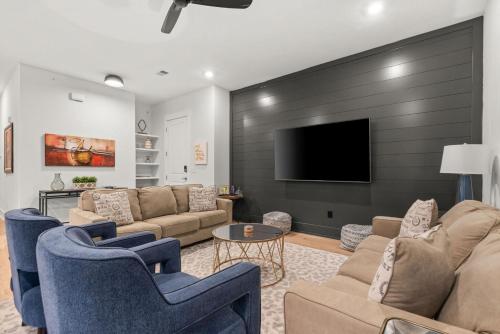 High End Getaway w balcony in Prime West End in Nashville, USA