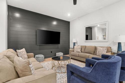 High End Getaway w balcony in Prime West End in Nashville, USA