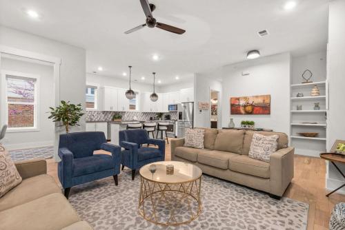 High End Getaway w balcony in Prime West End in Nashville, USA
