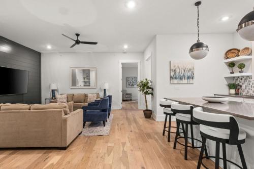 High End Getaway w balcony in Prime West End in Nashville, USA