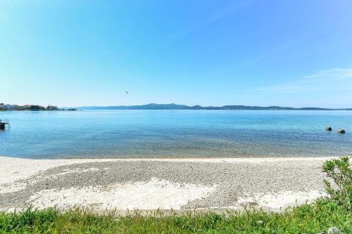 Family friendly seaside apartments Sukosan Zadar - 6133 - image 7