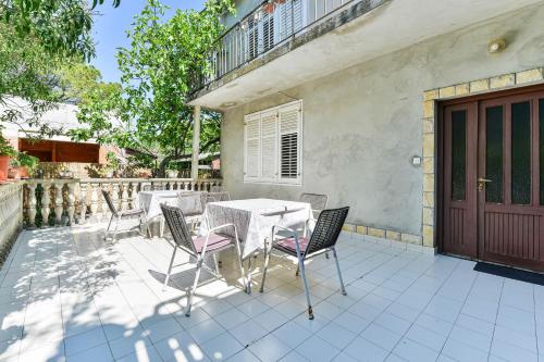 Family friendly seaside apartments Sukosan Zadar - 6133 - image 11