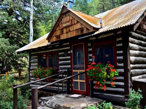 Pioneer Guest Cabins